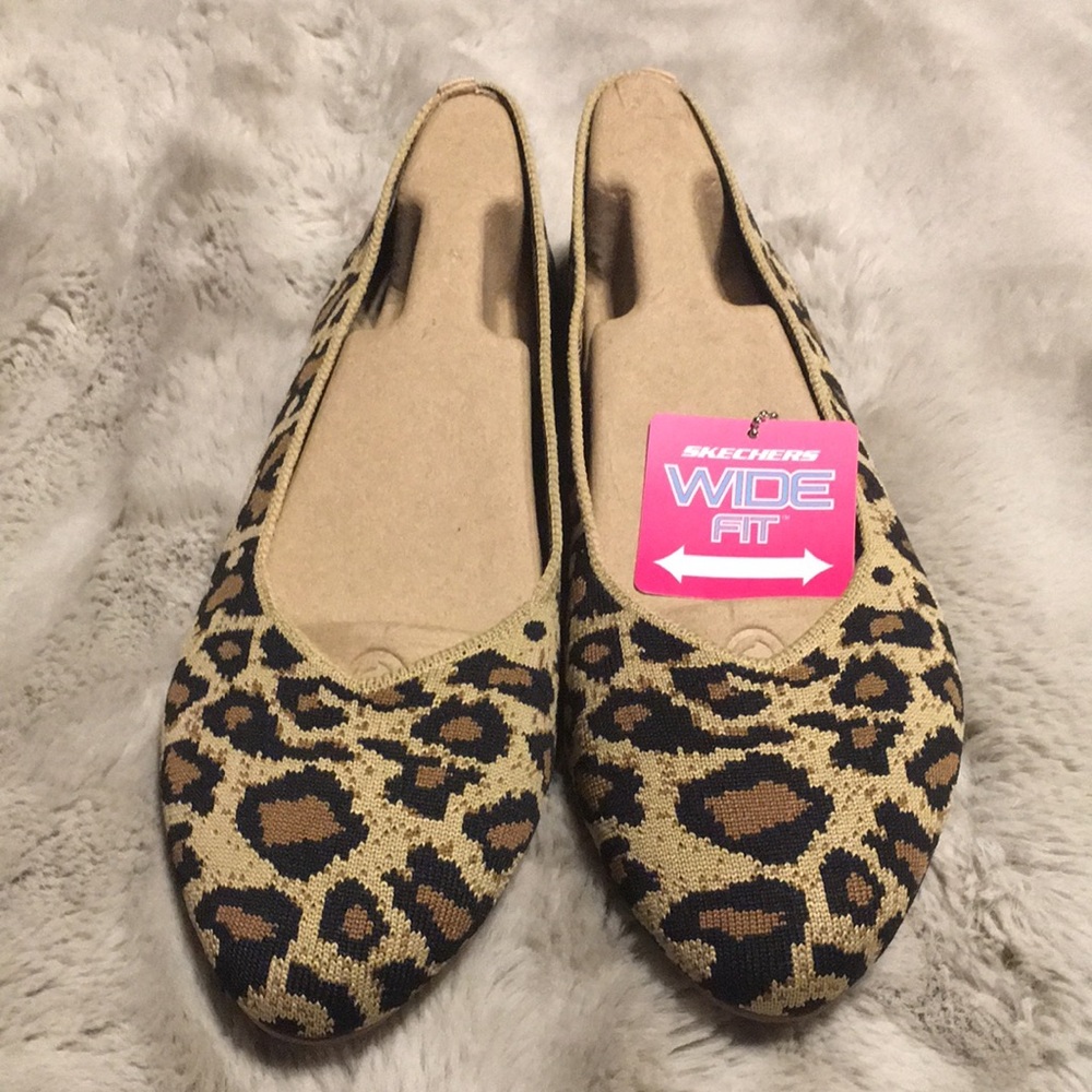 Skechers Women's CLAW-SOME Ballet Flat